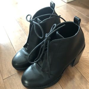 Matt & Nat boots size 6